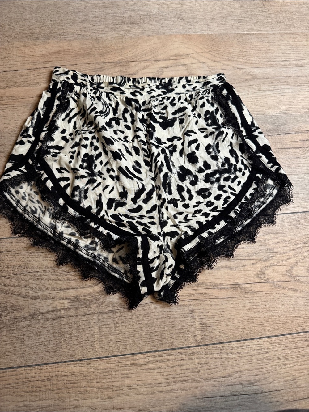Rusty Animal Print Lace-Trim Shorts - Black & Cream size 8